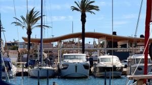Holidays Port Grec Empuriabrava vista canal
