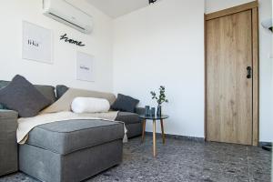 Phaedrus Living Seafront Residence Lighthouse 52