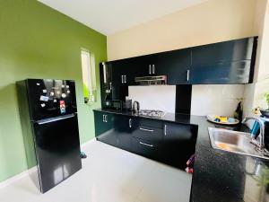 Bright Modern Home in Negombo