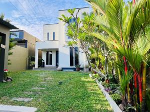 Bright Modern Home in Negombo