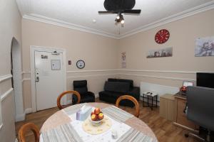 Woodville Lodge Leeds City Centre by OYO