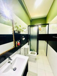Bright Modern Home in Negombo
