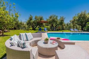 Villa Rizolia Epta by Villa Plus