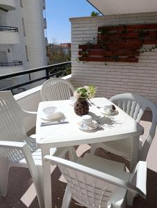 Apartamento Completo con Piscina, Salou, Spain