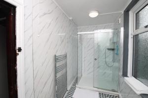 Woodville Lodge Leeds - Free Parking, Direct Bus to City Centre