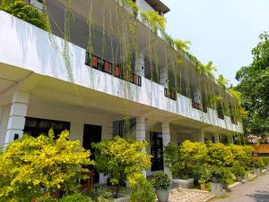 Airport Grand Holiday Home