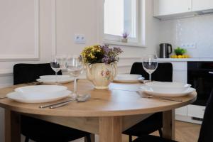 Elegant Apartment With Parking Space Near EXPO XXI In Warsaw by Noclegi Renters