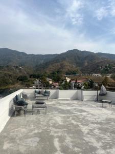 Hill Nest Mountain View Apartments 306