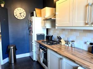 Luxury Two Bedroom Seaside Apartment - Sleeps 4