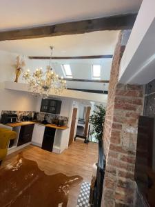 Rooftop One-Bedroom Apartment Near East Midlands Airport