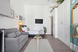 AURORA Hyde Park stay by KeyHol Luxury