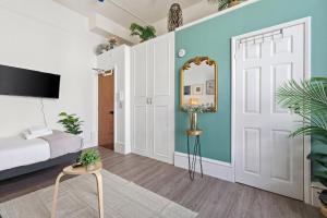 AURORA Hyde Park stay by KeyHol Luxury
