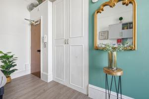 AURORA Hyde Park stay by KeyHol Luxury