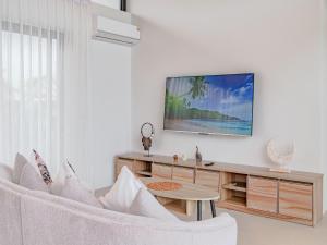 Tropical 3BR Infinity Pool Villa with Quite Space Private Garden & Sun Deck