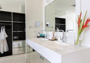 Villa Danisa 4BR Panoramic Ocean View with Infinity Pool & Private Gym