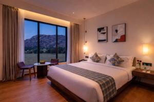 Avisa Hotel & Resort Abu Road - Luxury Pool & Mountain View