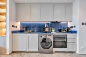 Free housekeeping visits during your stay - StayShort - Scenic Studio in Business Bay Sleeps 2 with Burj Views