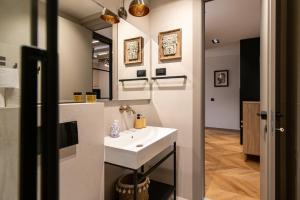 SANTA CROCE SUITE by DuHomes