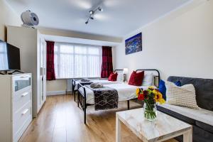 2-Bed Studio - Sleeps 2 - Pets - free parking