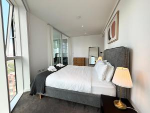 River View 2BR 2BA Central London Family-Friendly