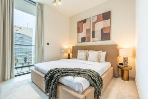 Upscale 2BR, Minutes Drive to Dubai Iconic Attraction - Binghatti Venus, Jumeirah Village Circle