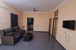 Brand New Spacious 2bhk apartment in Tirupati center of the city - 402