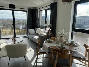 Luxury 2BR High-Rise Balcony, Terrace, Parking