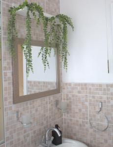 Stylish Heathrow Retreat 2-Bed Near Station