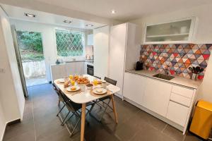 2 Suites with Private Bathrooms Quiet Terrace Parking