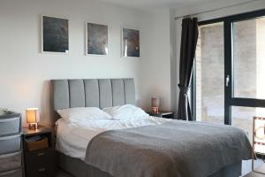 3 Bed 2 Bath Acton Flat Fast Tube To Wembley, Heathrow and the City