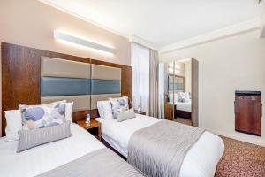 Standard Twin Room room in Mercure London Paddington Hotel