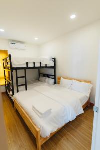 Tenki poolvilla srisaket