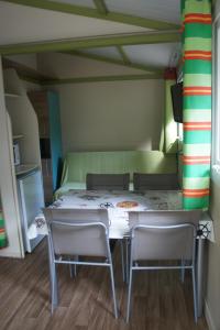 Complexes hoteliers Camping La Pinede : photos des chambres