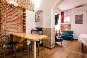 Medieval central apartment