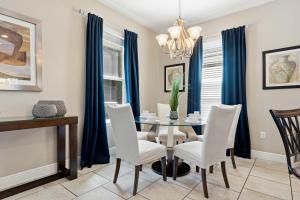 Spacious Home with Private Pool and Spa in Solterra Gates Resort Nr Disney