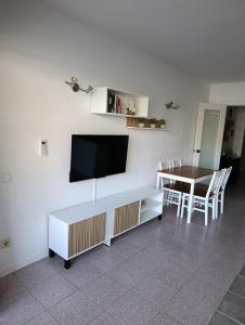 Apartamento Completo con Piscina, Salou, Spain