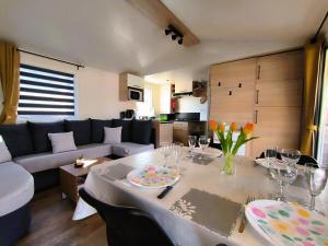 Mobil-Home Cosy 2 Chambres Camping Mar Estang Bord de Mer