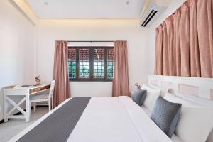 Casa Gulmohar 6BHK by Hottley