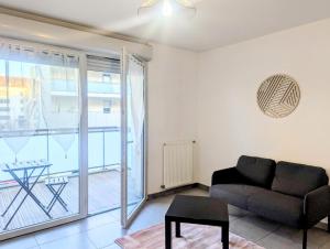 Simple apart with parking and terrace