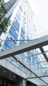 Stylish Urban Studio in 38 Park Avenue