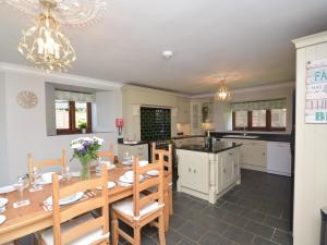 3 Bed in South Molton oc-62655
