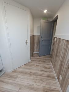 Studio entier gare Villeneuve triage