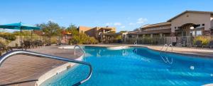 Enjoy the Oro Valley in this 1BD condo with resort amenities
