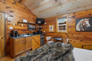 Raven Rock Getaway- Firepit Nights Getaway