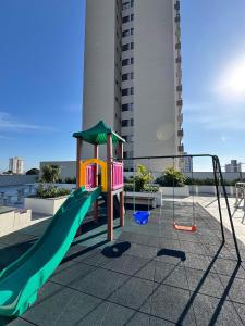 Apartamento em cond. Completo e com vista mar