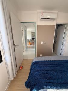 Apartamento em cond. Completo e com vista mar