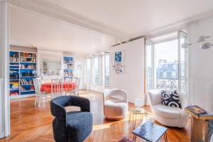 Top Floor Gem with Eiffel Tower View