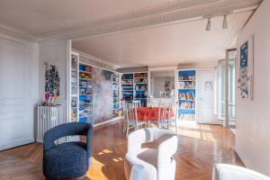 Top Floor Gem with Eiffel Tower View