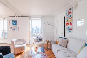 Top Floor Gem with Eiffel Tower View