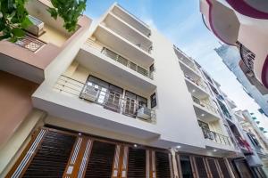 Modern & Peaceful Stay Near IGI Airport